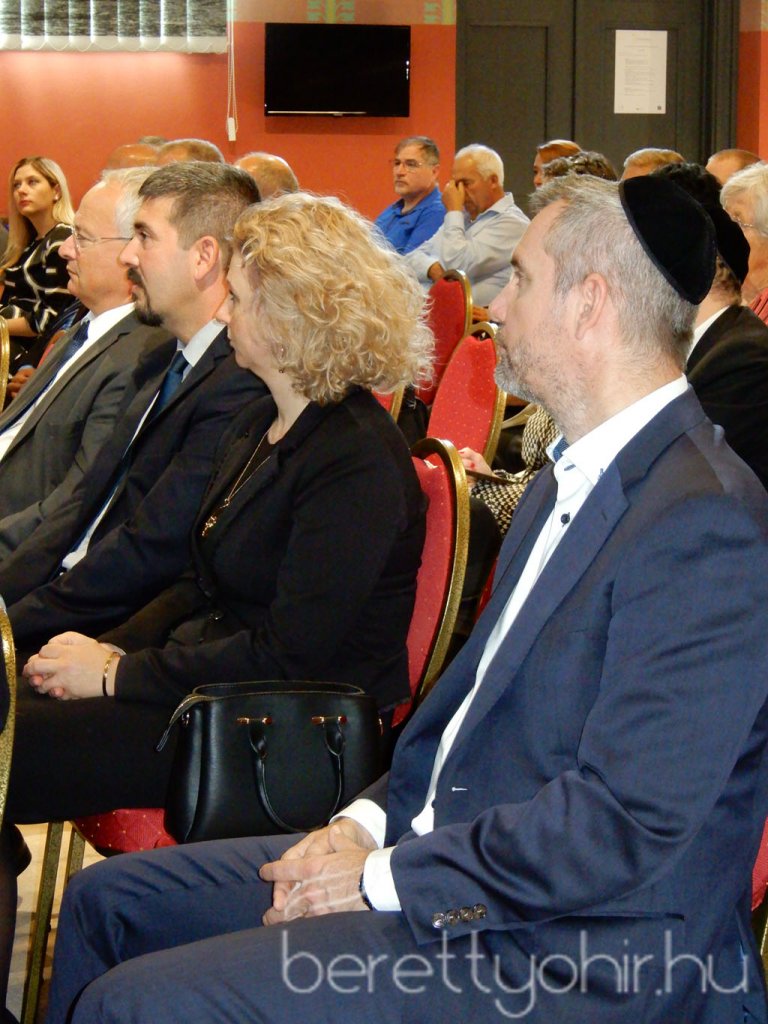 Átadták a felújított zsinagógát 32